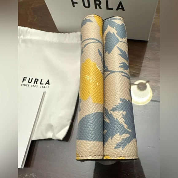 FURLA  Leather TriFold Wallet Floral Pattern New In Box($148 RetailON SALE) - Picture 5 of 7